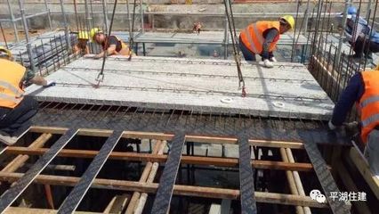 我市首个装配式住宅工程开始构件吊装!这种建设方式环保又高效…