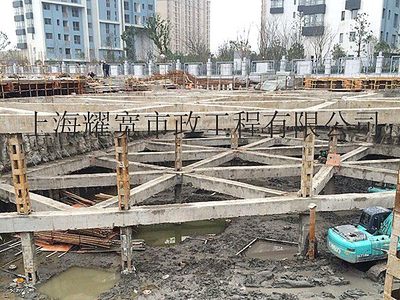 出租上海日立ZX200混凝土支撑梁镐头破碎机/上海桥梁拆除.上海拆除房屋钢结构建筑