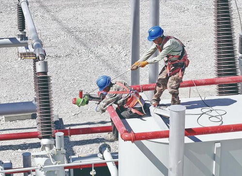 戈壁滩上崛起绿电新通道 走进重点项目建设现场④