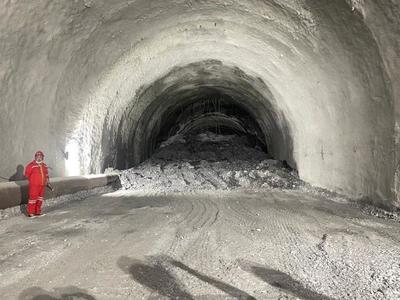 耗时近6年,世界第一埋深高速公路隧道顺利贯通